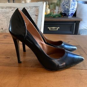 Black Steve Madden Closed Toe Pump